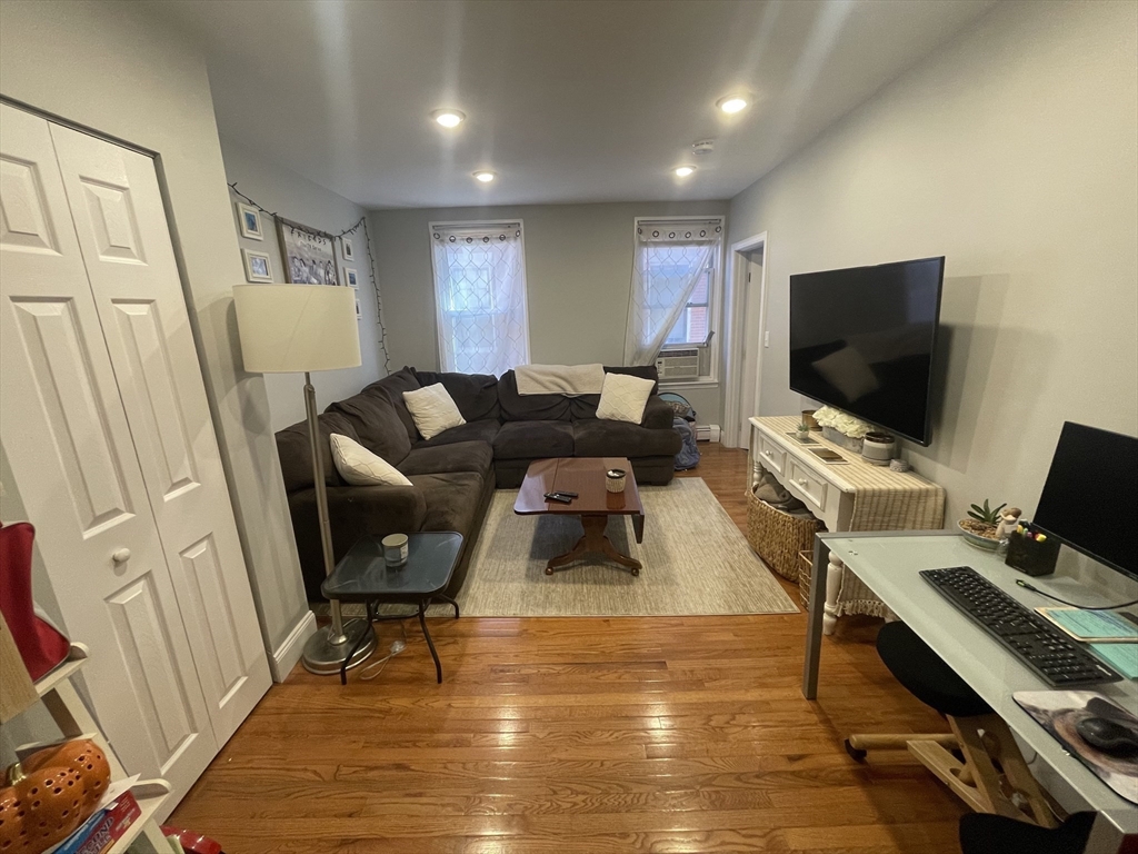 14 Cleveland Pl # 3