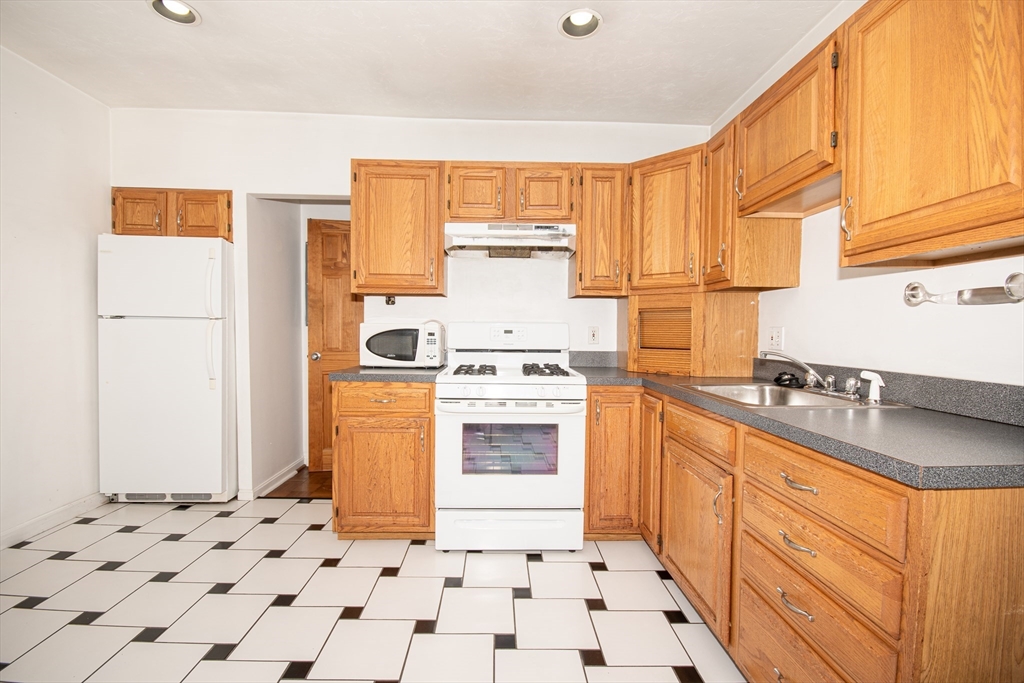 703 E Broadway # 1