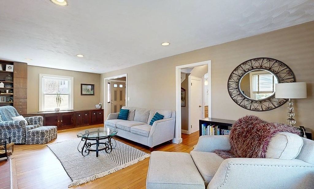 6 Zenith Dr