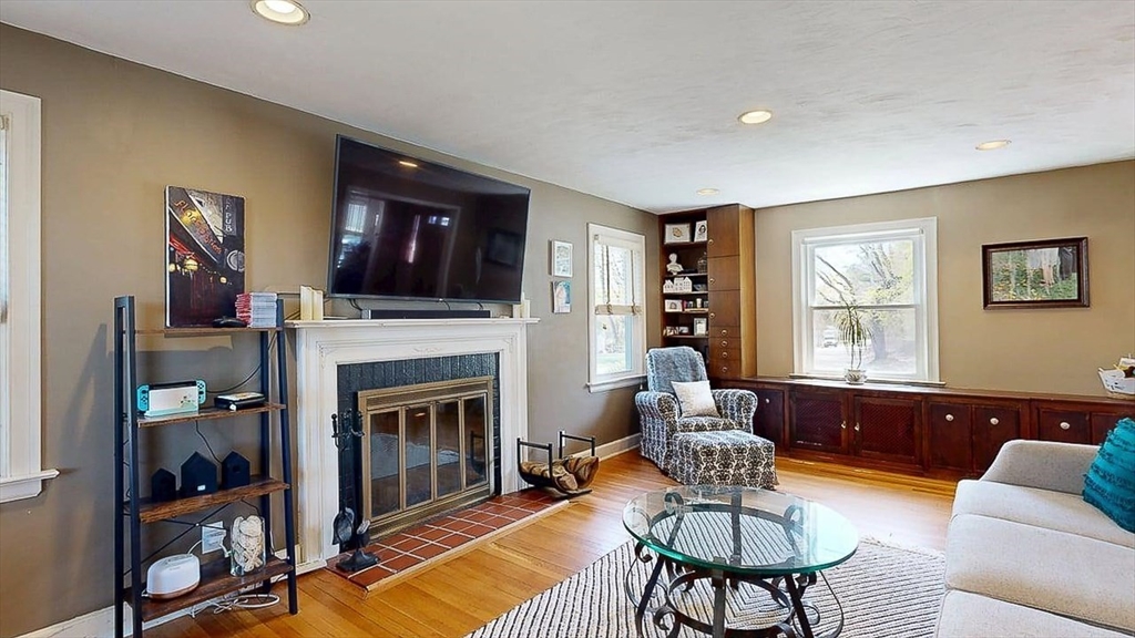 6 Zenith Dr