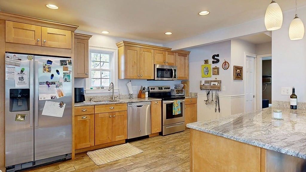 6 Zenith Dr