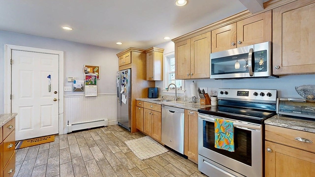 6 Zenith Dr