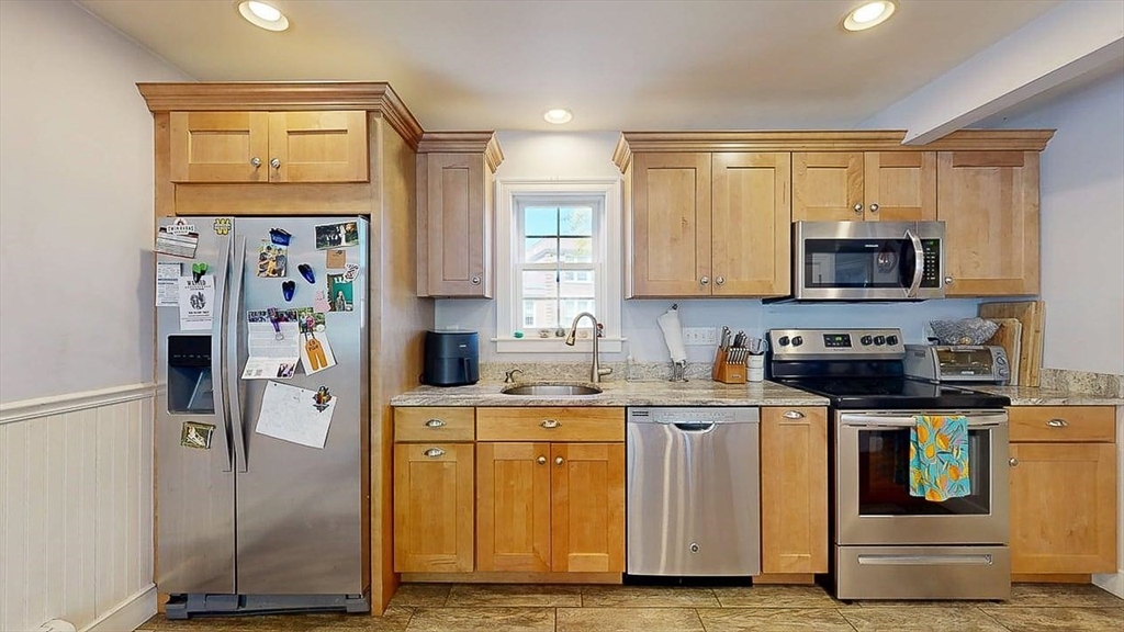 6 Zenith Dr