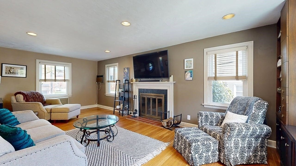 6 Zenith Dr