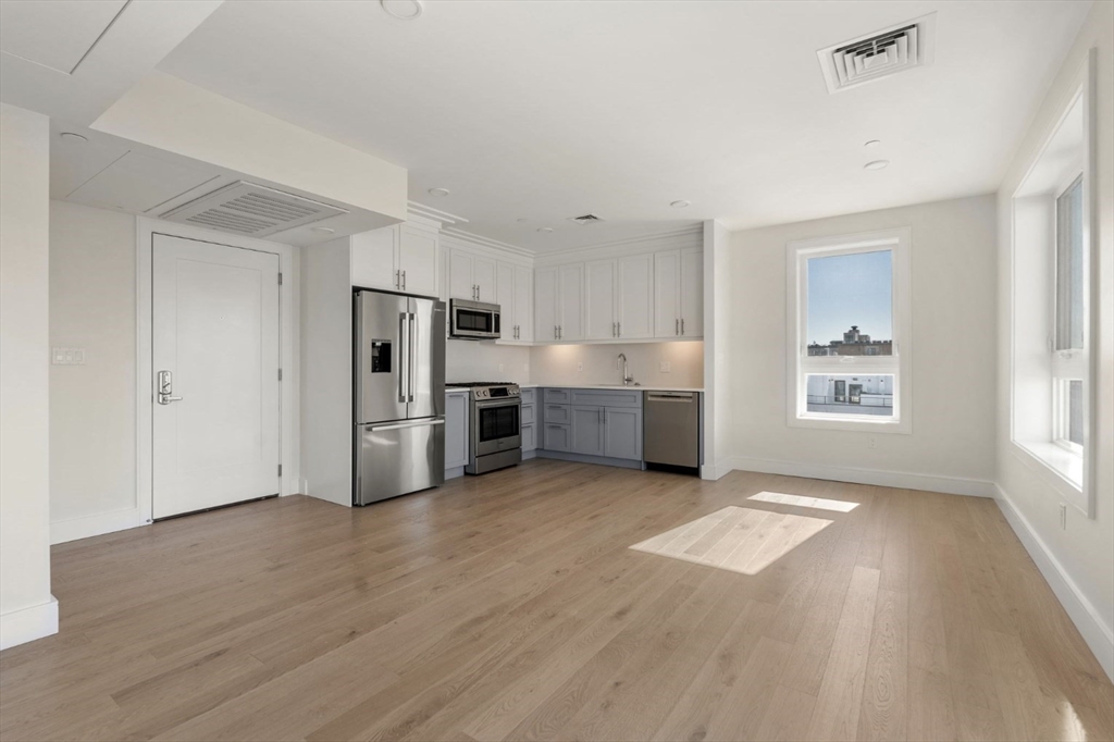 301 Border St. # 608