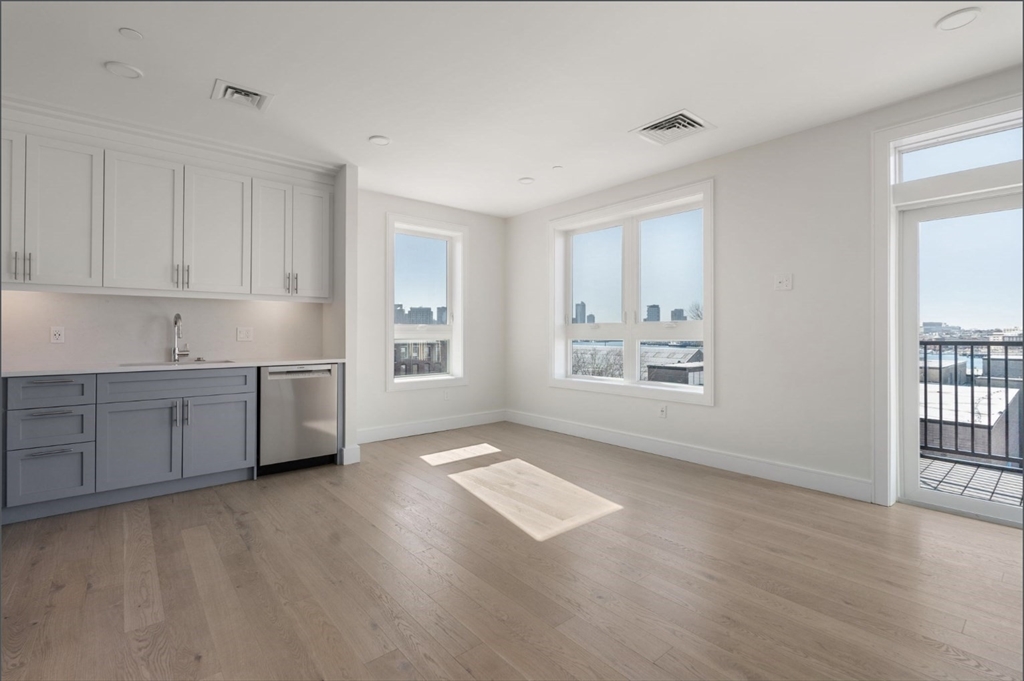 301 Border St. # 608