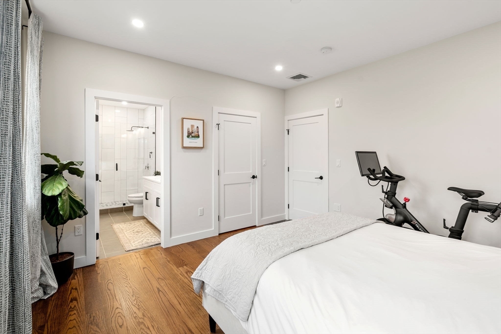 21 Lexington St Unit: PH9