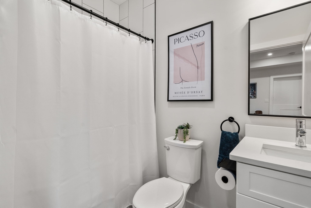 21 Lexington St Unit: PH9