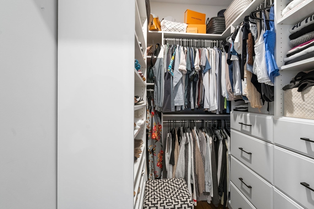 21 Lexington St Unit: PH9