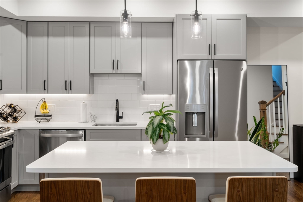 21 Lexington St Unit: PH9