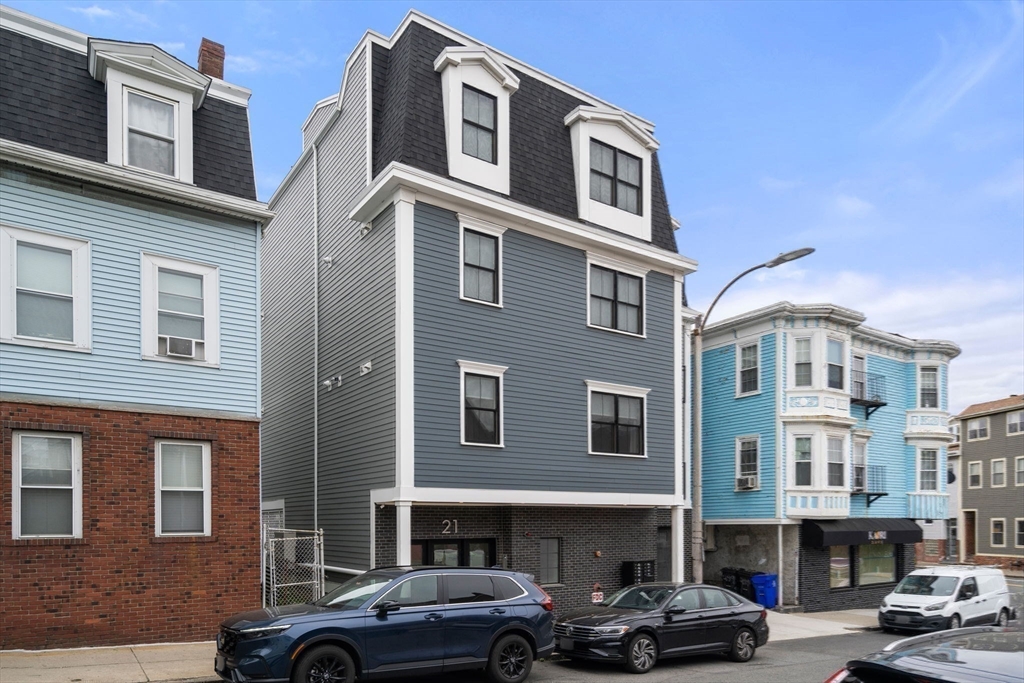 21 Lexington St Unit: PH9