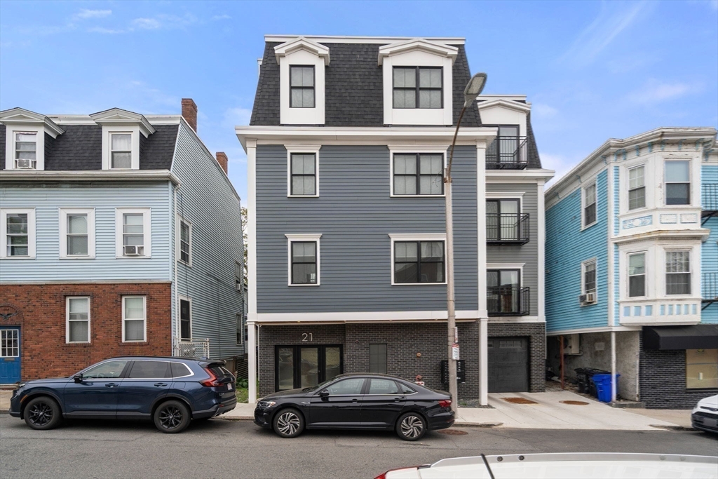 21 Lexington St Unit: PH9