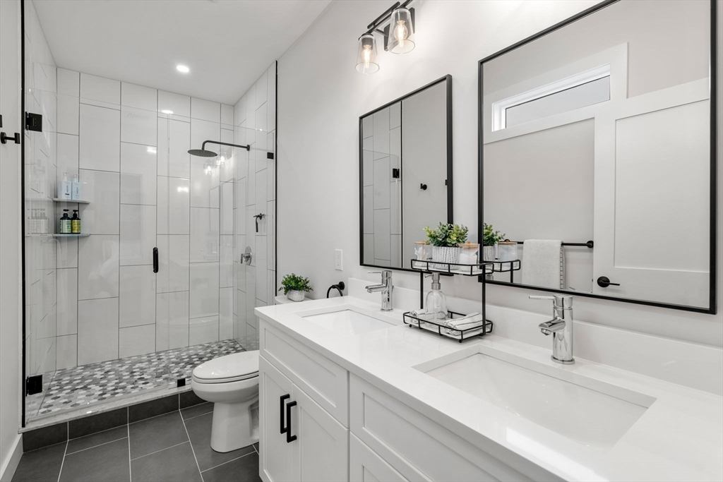 21 Lexington St Unit: PH9