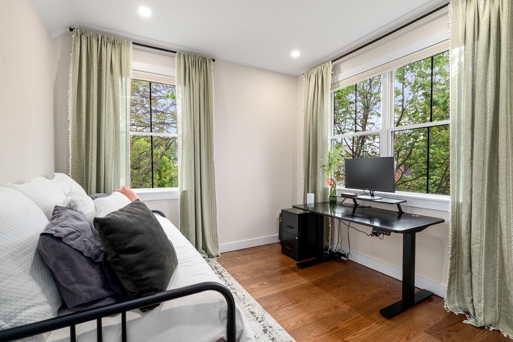 21 Lexington St Unit: PH9