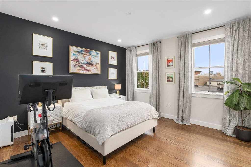 21 Lexington St Unit: PH9