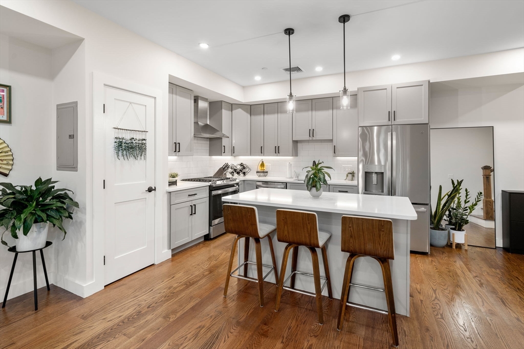 21 Lexington St Unit: PH9