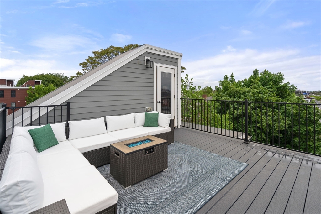 21 Lexington St Unit: PH9