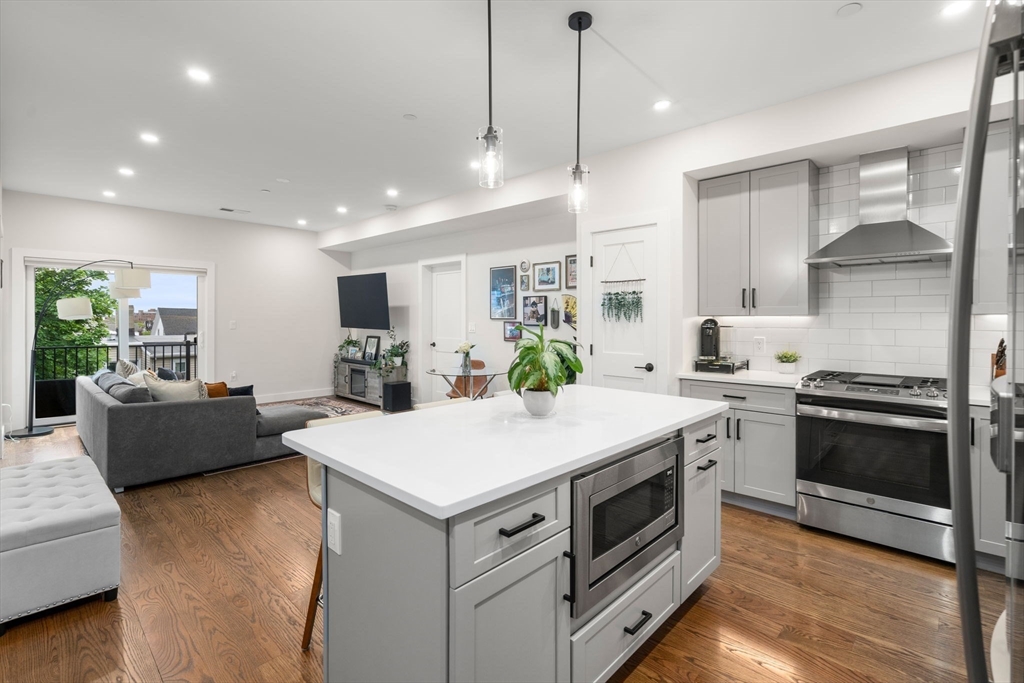 21 Lexington St Unit: PH9