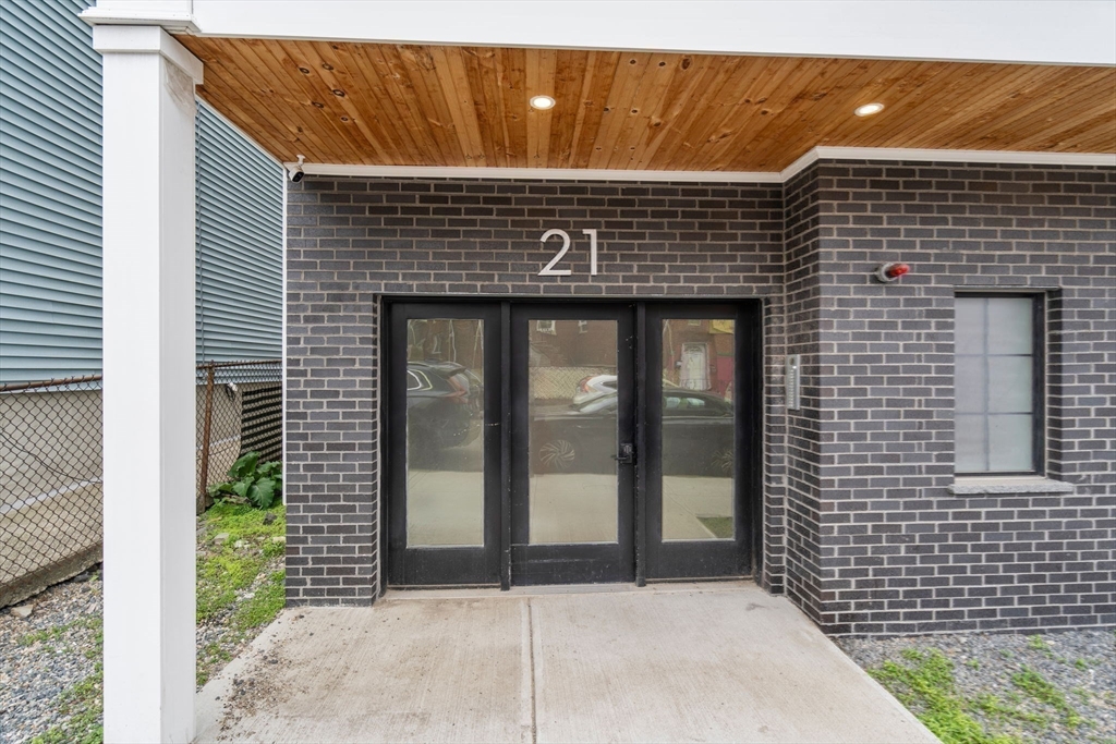 21 Lexington St Unit: PH9