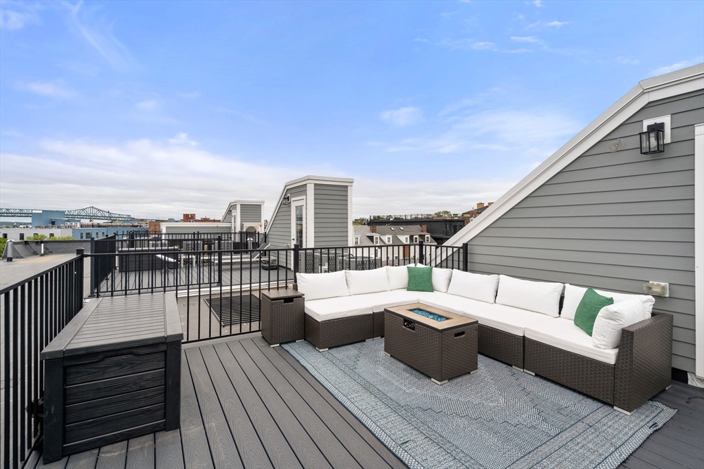21 Lexington St Unit: PH9