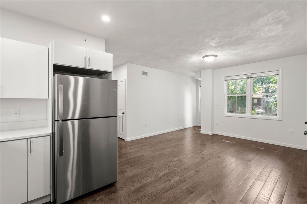 599 Broadway # 2R