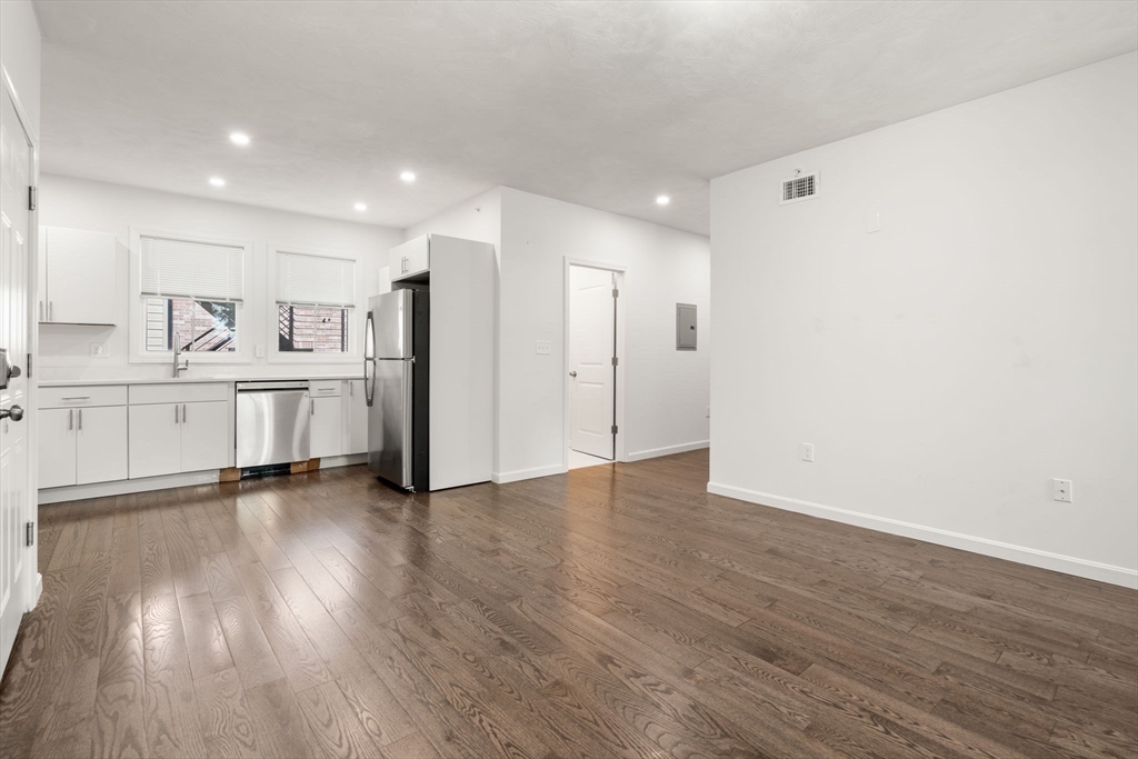 599 Broadway # 2R