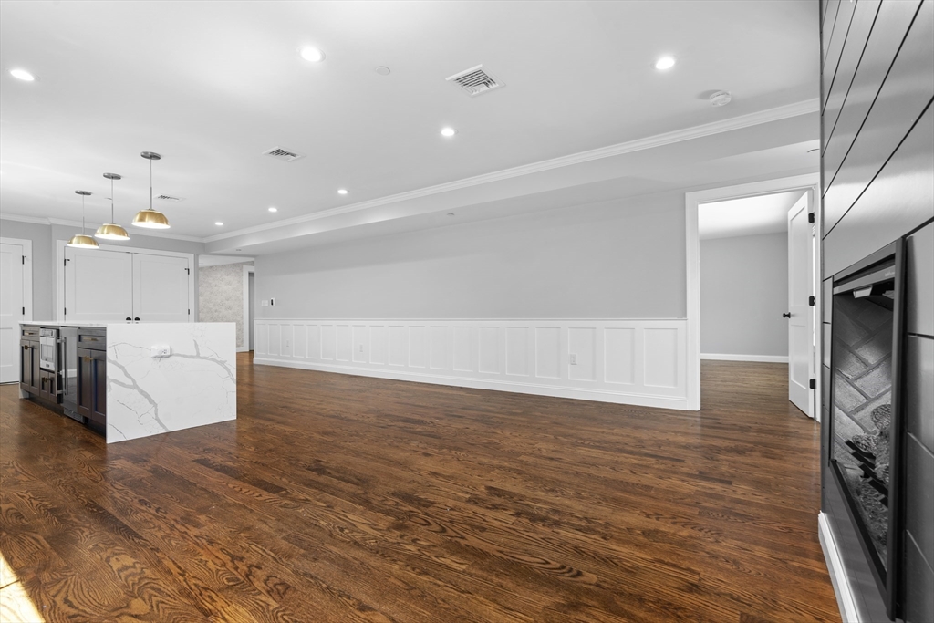 223 Saratoga Street Unit: PH1