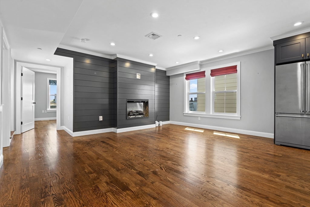 223 Saratoga Street Unit: PH1