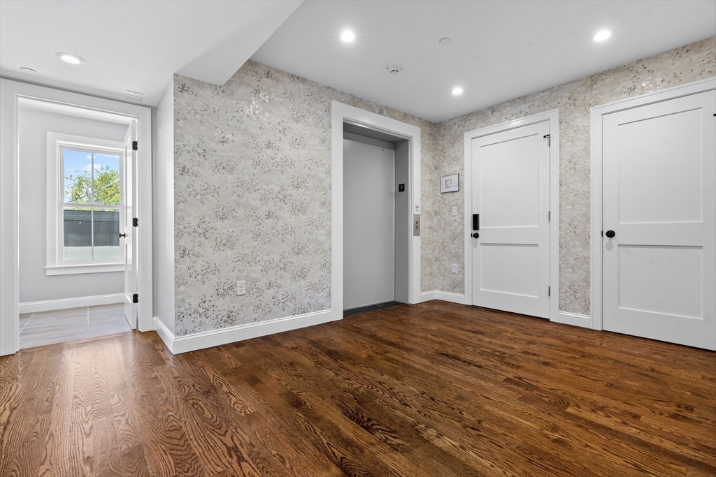 223 Saratoga Street Unit: PH1