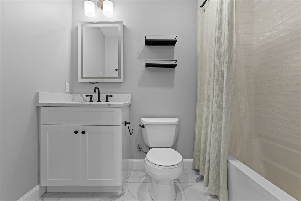 223 Saratoga Street Unit: PH1