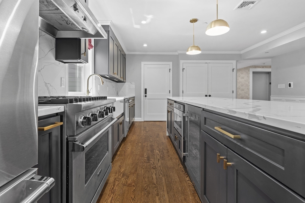 223 Saratoga Street Unit: PH1