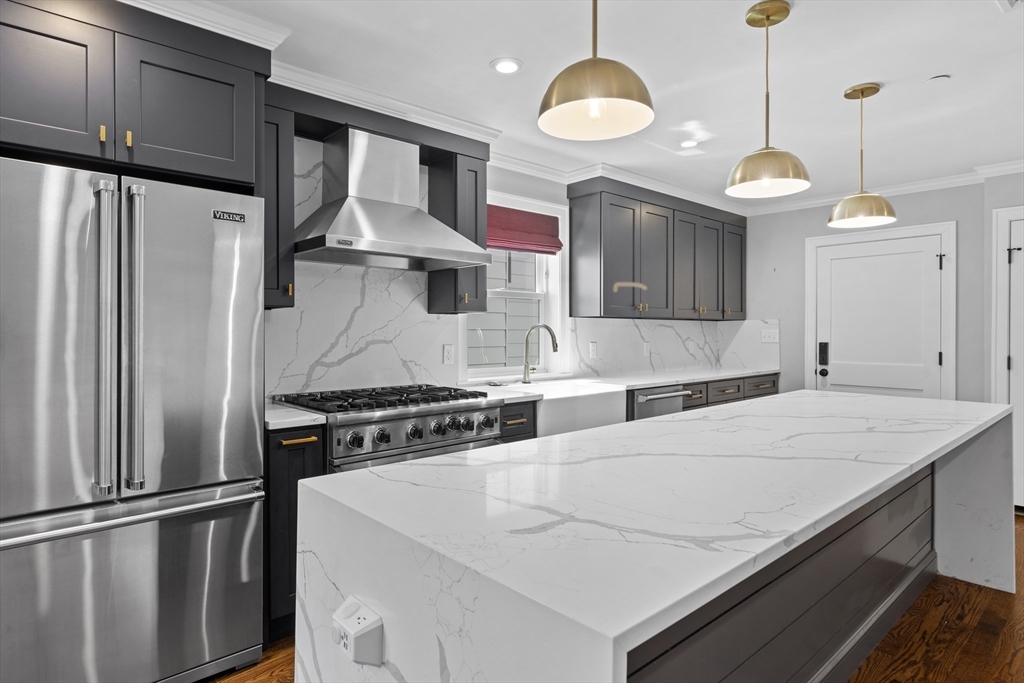 223 Saratoga Street Unit: PH1