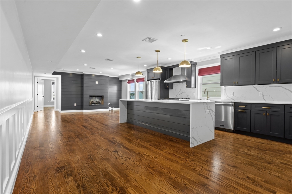 223 Saratoga Street Unit: PH1