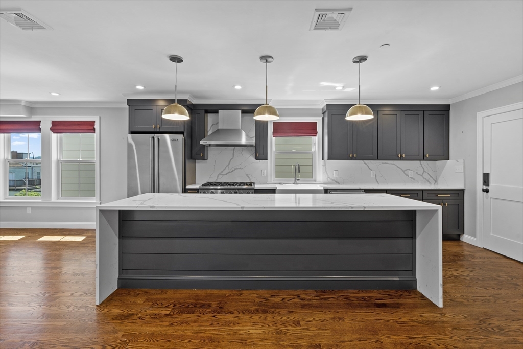 223 Saratoga Street Unit: PH1