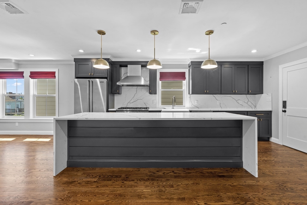 223 Saratoga Street Unit: PH1