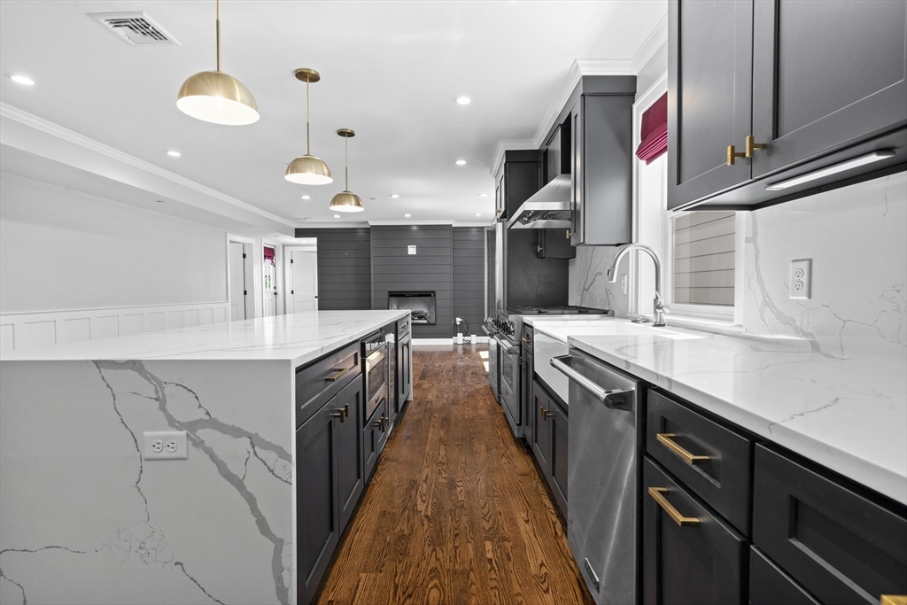 223 Saratoga Street Unit: PH1