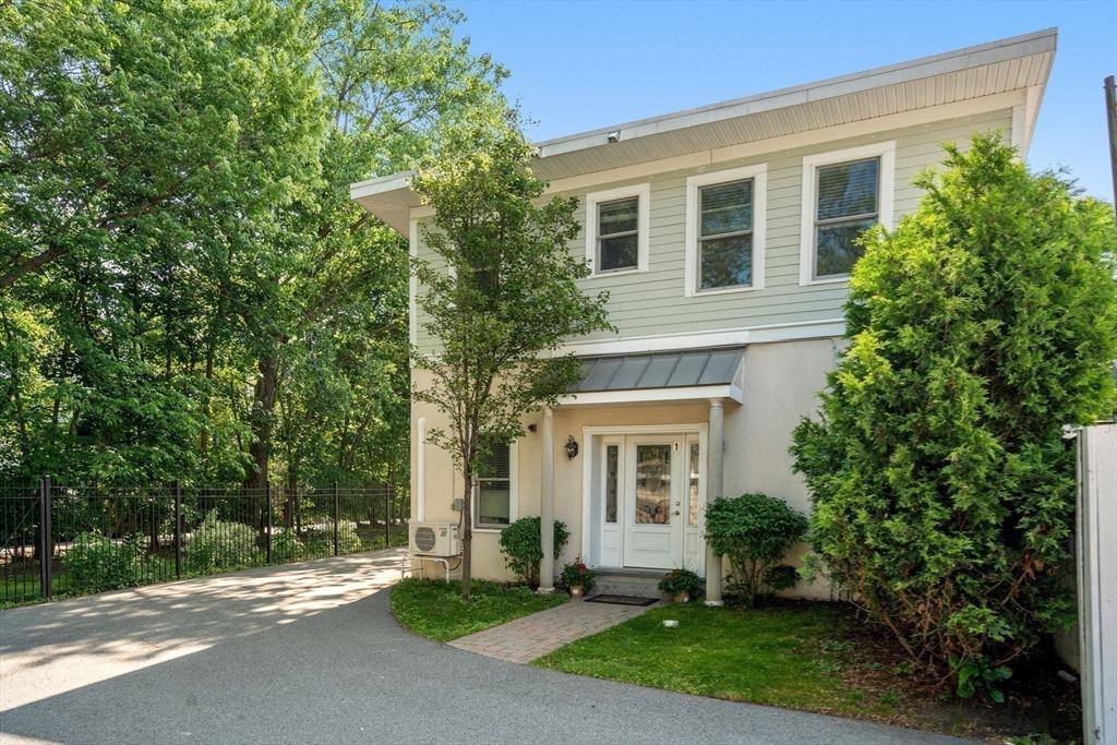35R Lexington Ave # 1