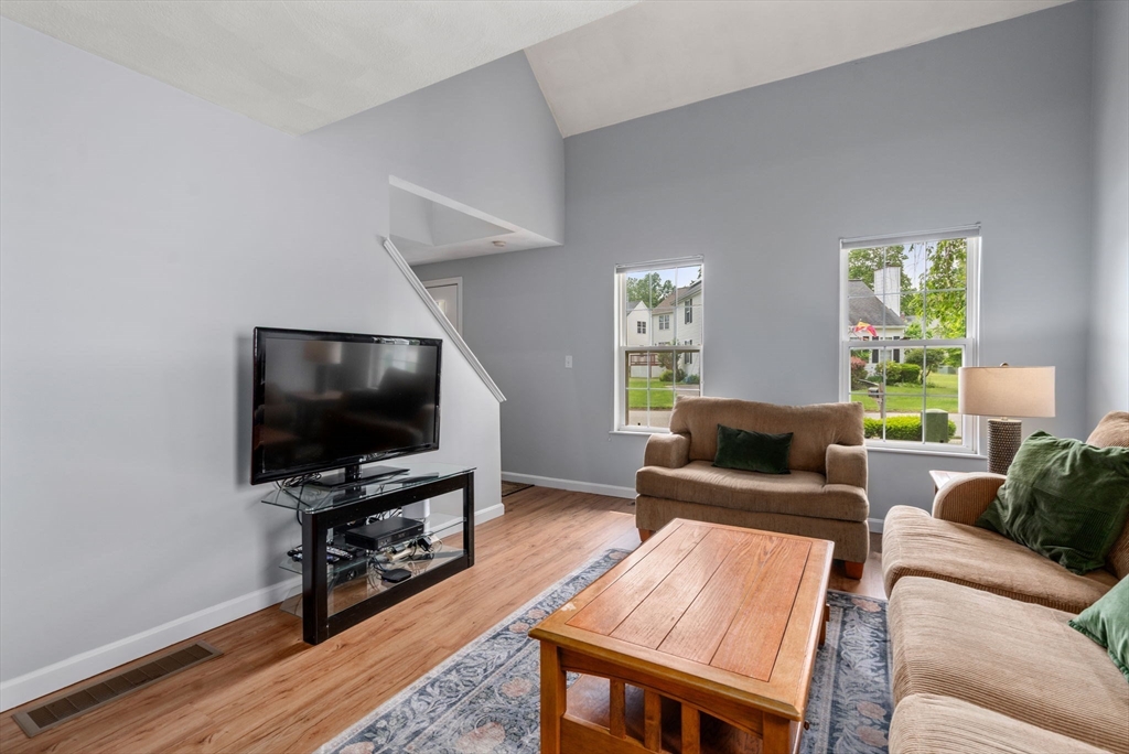 52 Meadowood Rd