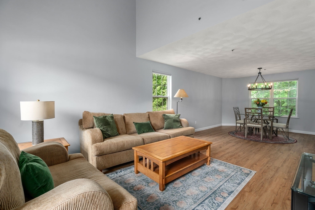 52 Meadowood Rd