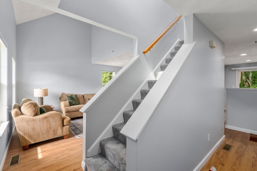 52 Meadowood Rd