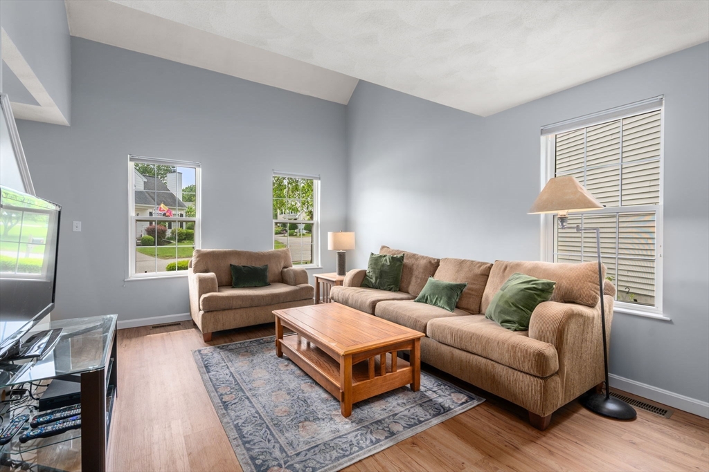 52 Meadowood Rd