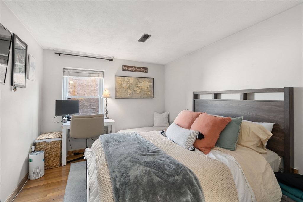 386 Commercial Street # 4E
