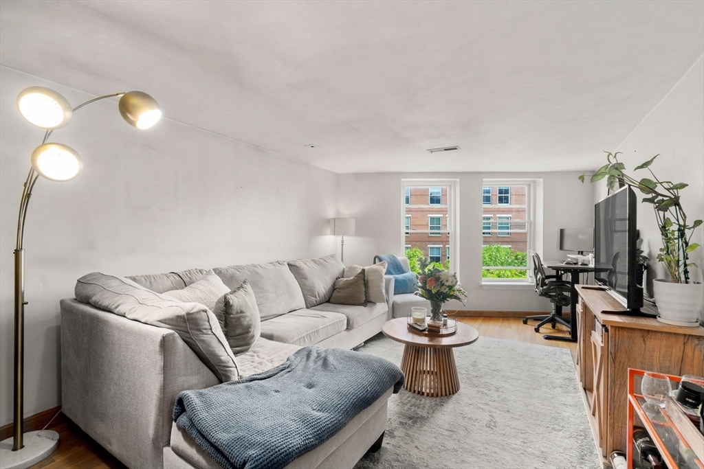 386 Commercial Street # 4E