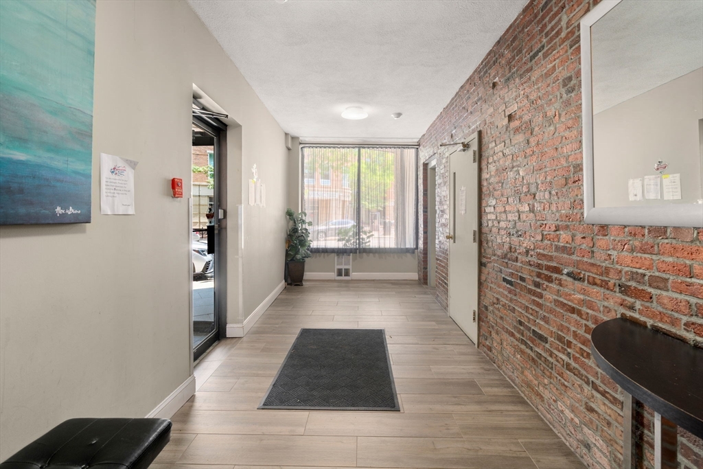 386 Commercial Street # 4E