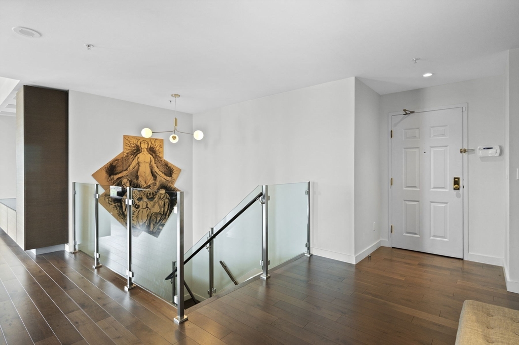 197 8th St Unit: PH215