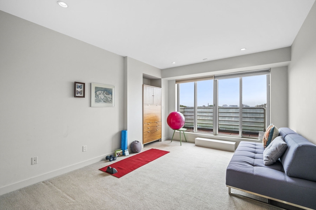 197 8th St Unit: PH215
