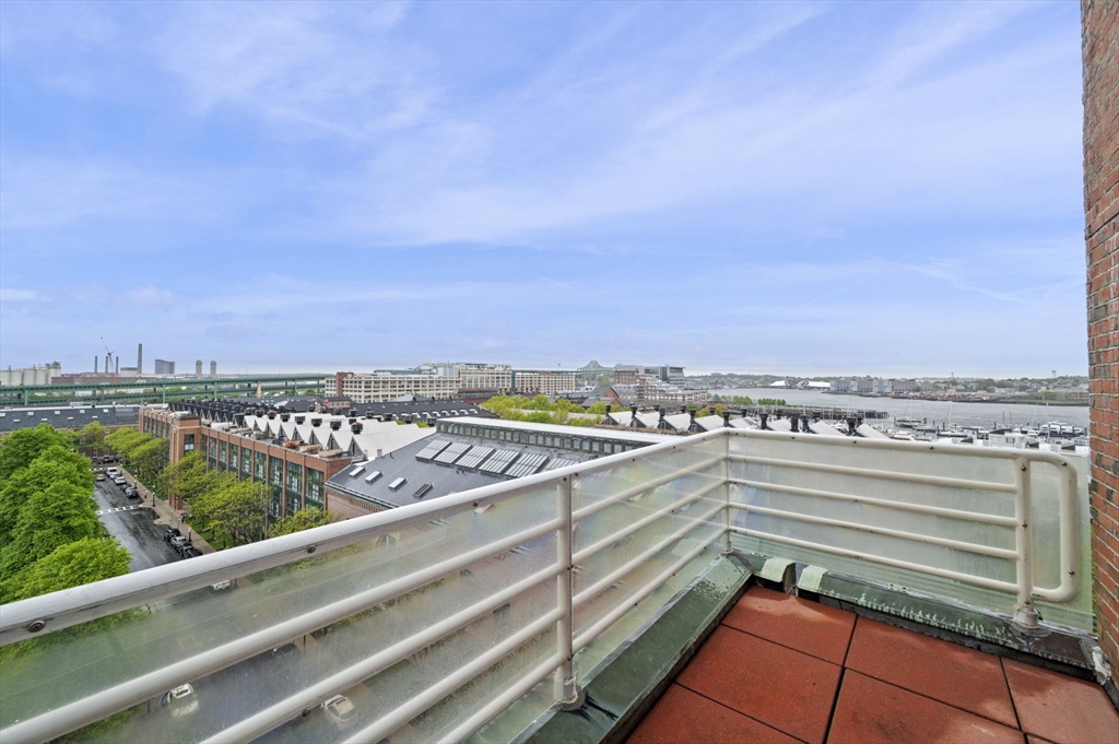 197 8th St Unit: PH215