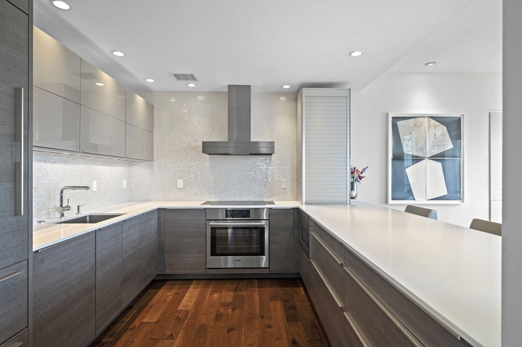 197 8th St Unit: PH215