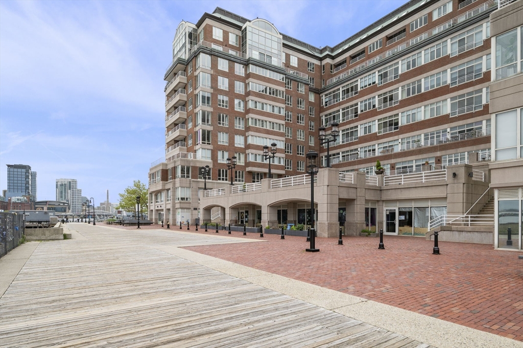 197 8th St Unit: PH215