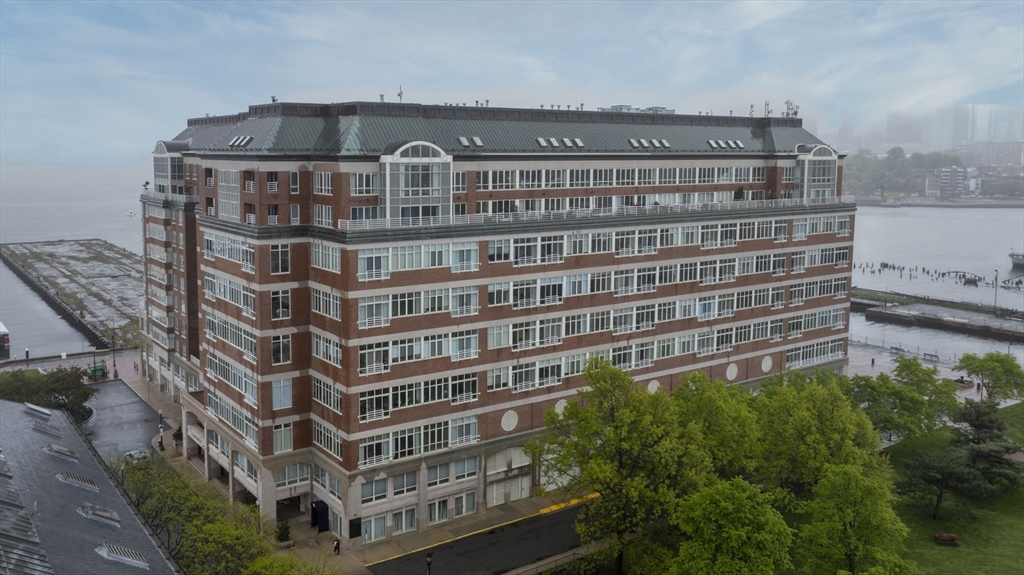 197 8th St Unit: PH215